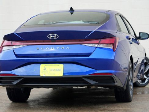 Used 2023 Hyundai Elantra SEL w/ Convenience Package FWD image 4