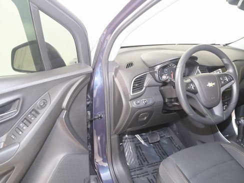 Used 2019 Chevrolet Trax LS w/ Tint and Cruise Package image 37