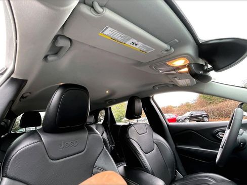 Used 2023 Jeep Cherokee Altitude Lux image 23