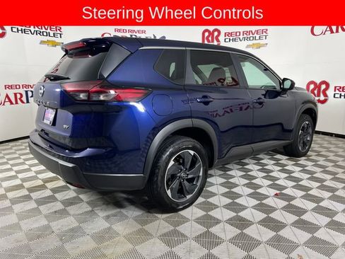 Used 2024 Nissan Rogue SV image 9
