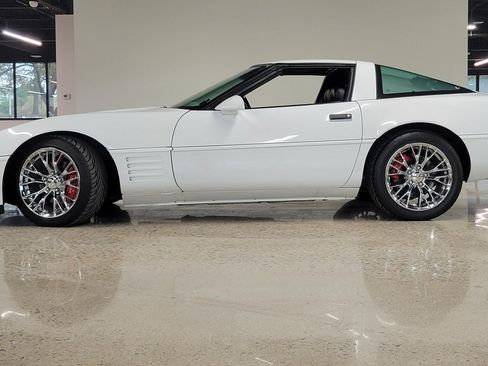 Used 1994 Chevrolet Corvette Coupe RWD image 22