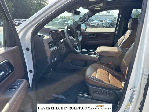 Used 2025 Chevrolet Suburban High Country AWD/4WD image 10