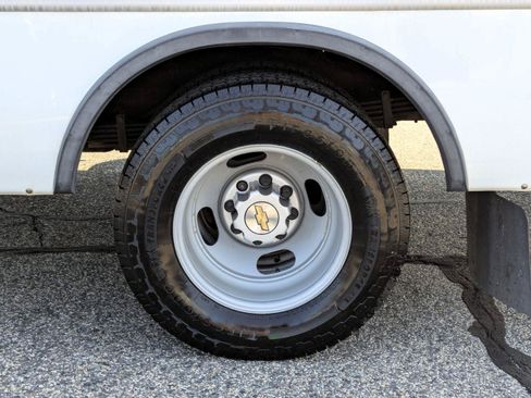 Used 2023 Chevrolet Express 3500 w/ Power Convenience Package RWD image 26