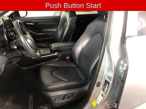 Used 2023 Toyota Highlander XLE AWD/4WD image 11