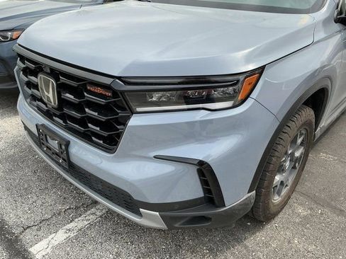 Used 2025 Honda Pilot TrailSport image 13