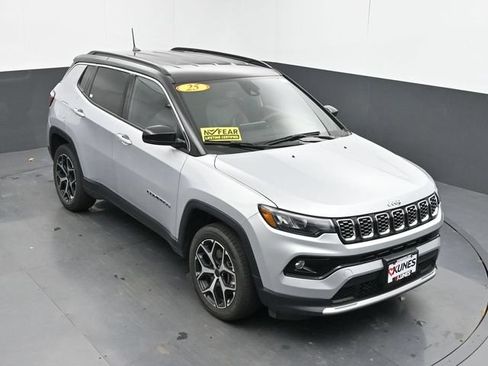 Used 2025 Jeep Compass Limited AWD/4WD image 40