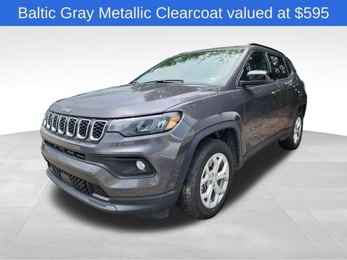 Used 2024 Jeep Compass Latitude AWD/4WD image 2