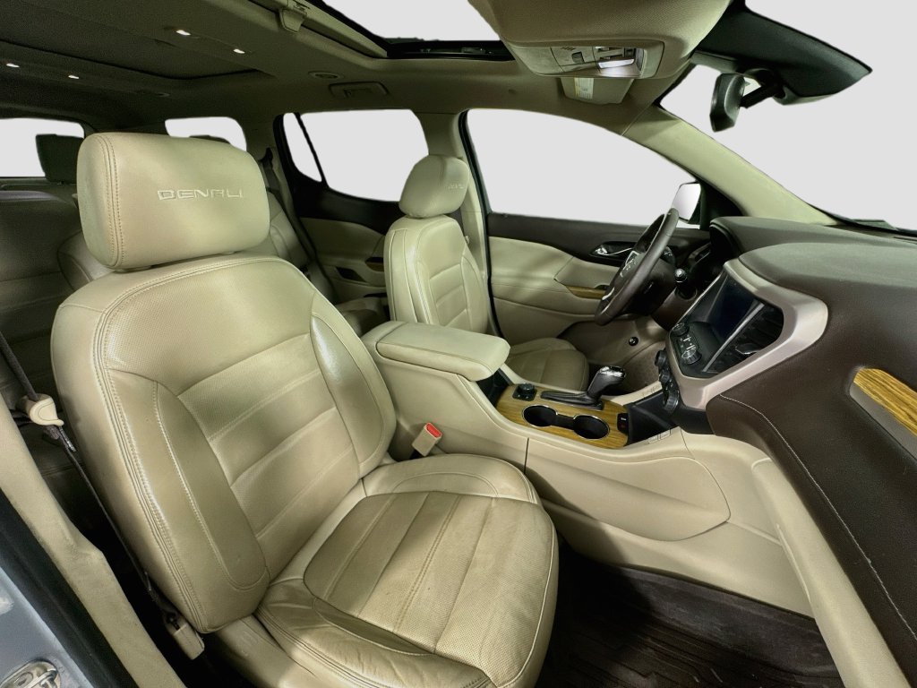 Used 2017 GMC Acadia Denali w/ Technology Package FWD image 32