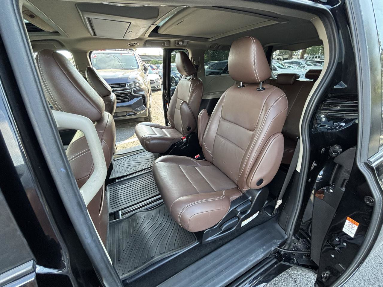 Used 2017 Toyota Sienna Limited Premium AWD/4WD image 11