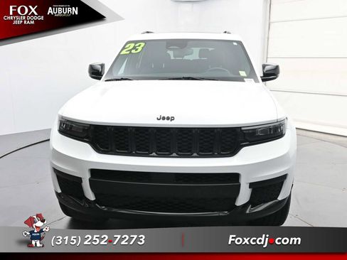 Used 2023 Jeep Grand Cherokee L Altitude AWD/4WD image 3