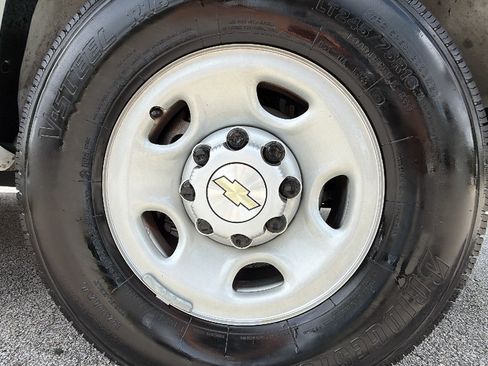 Used 2025 Chevrolet Express 2500 w/ Driver Convenience Package RWD image 33