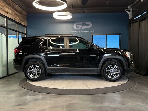 Used 2025 GMC Terrain Elevation AWD/4WD image 2