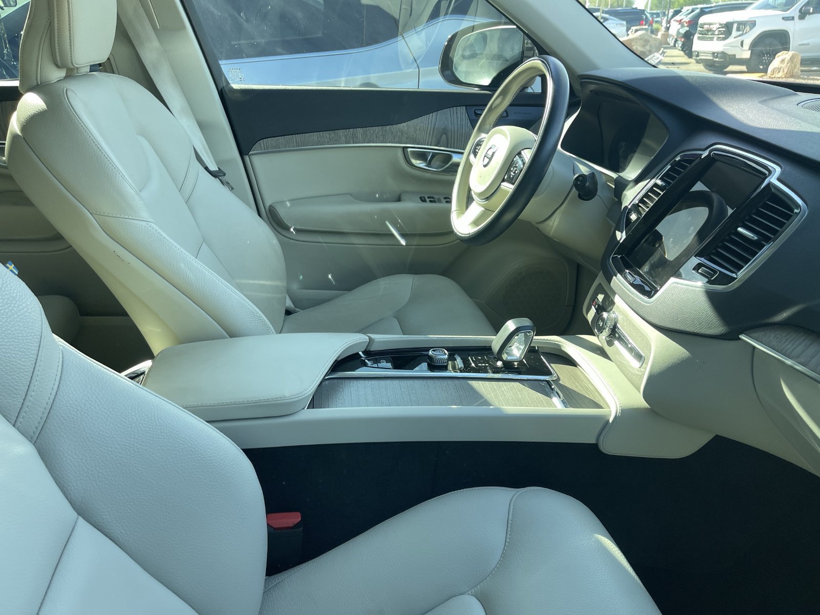 Used 2024 Volvo XC90 B6 Plus AWD/4WD image 8