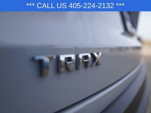 Used 2025 Chevrolet Trax LT w/ LT Convenience Package image 8