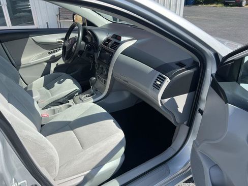 Used 2013 Toyota Corolla LE FWD image 13