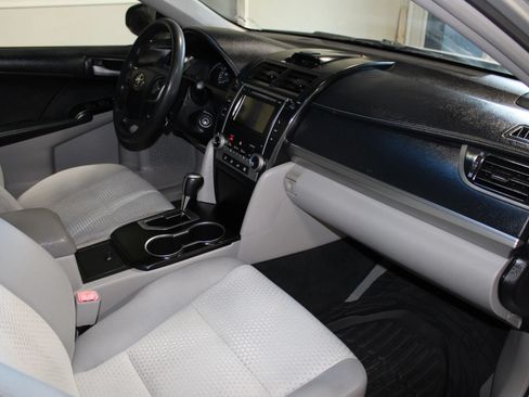 Used 2012 Toyota Camry LE FWD image 22