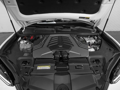 Used 2025 Lamborghini Urus SE image 4