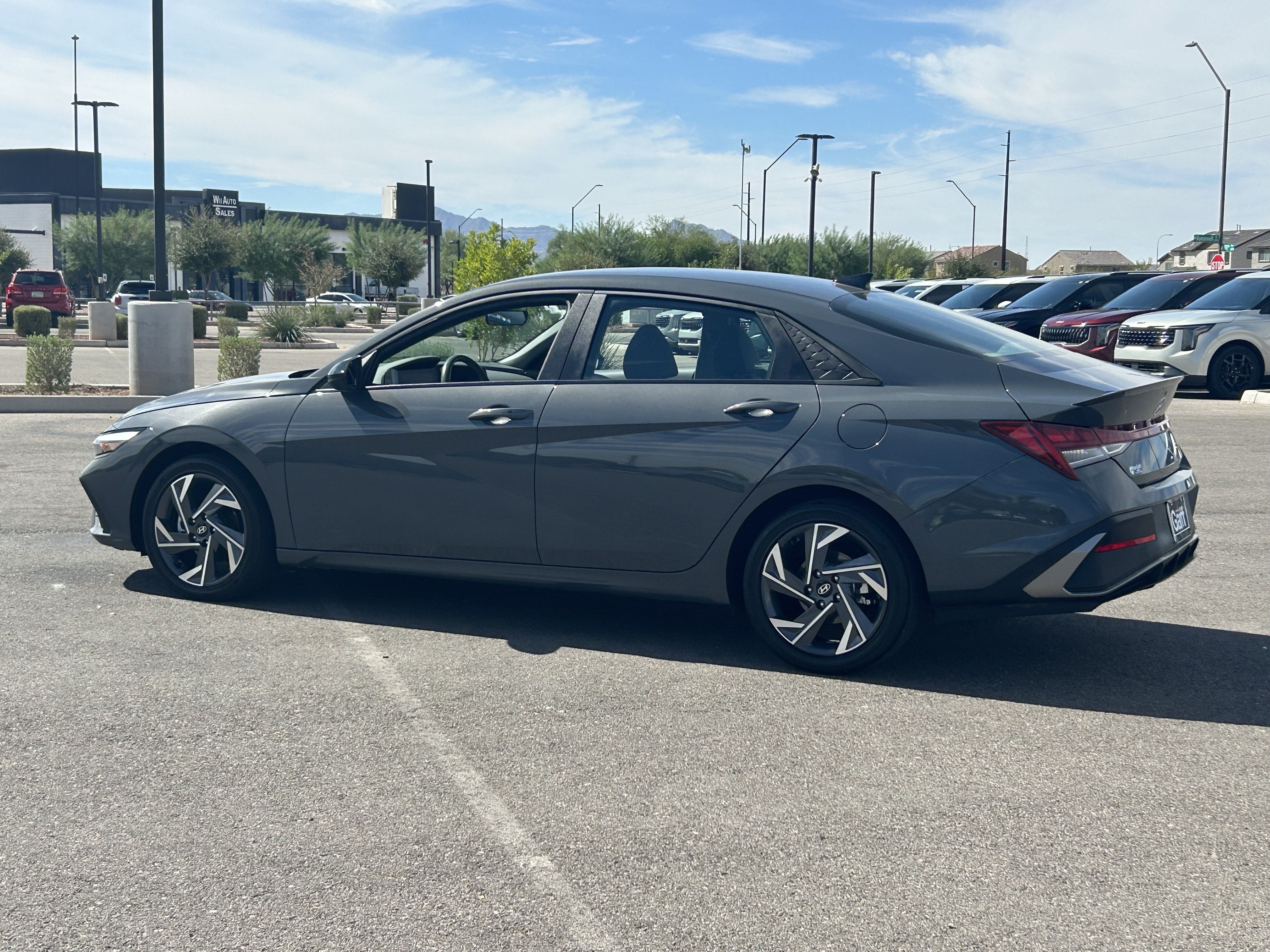Used 2025 Hyundai Elantra SEL FWD image 3