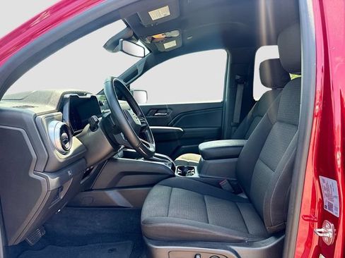Used 2023 Chevrolet Colorado LT w/ LT Convenience Package II AWD/4WD image 18