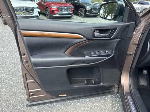 Used 2018 Toyota Highlander Limited image 18