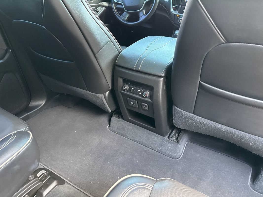 Used 2023 Chevrolet Traverse Premier AWD/4WD image 23