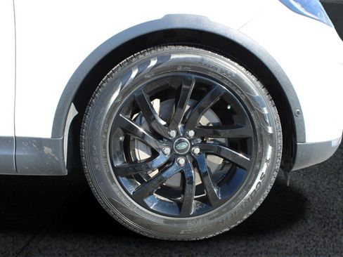 Used 2020 Land Rover Discovery HSE image 24