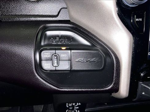 Used 2024 RAM 2500 Laramie image 32