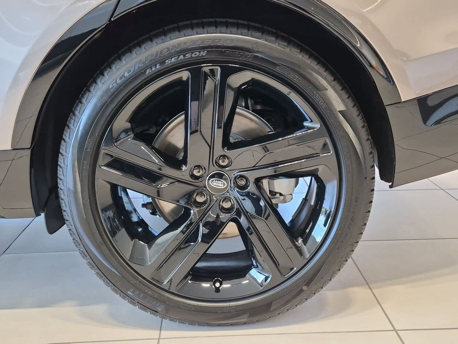 New 2026 Land Rover Discovery Dynamic SE AWD/4WD image 13