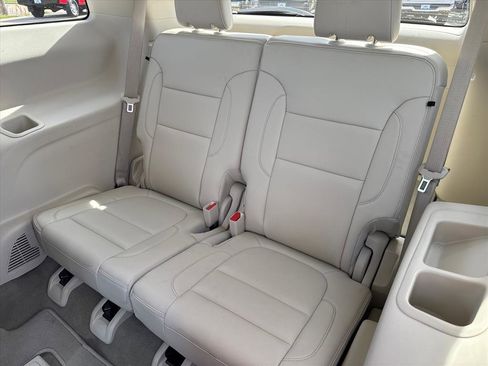 Used 2023 GMC Acadia Denali AWD/4WD image 11