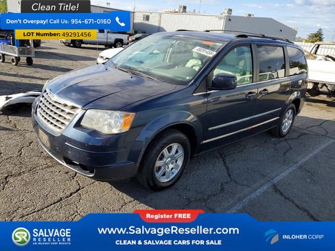 Used 2009 Chrysler Town & Country Touring FWD image 1