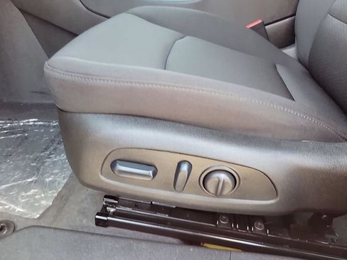 Used 2025 Chevrolet Malibu RS FWD image 12