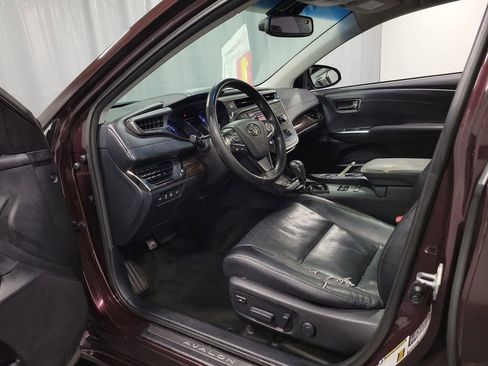 Used 2014 Toyota Avalon Limited w/ Technology Package FWD image 12