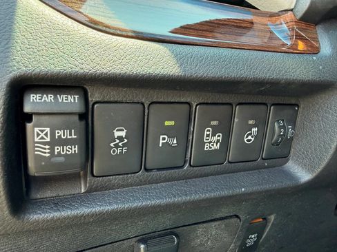 Used 2017 Toyota Sienna AWD image 19