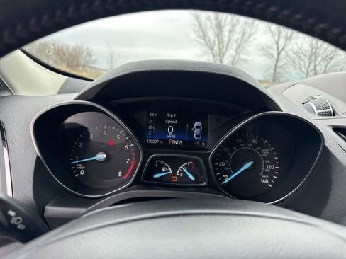 Used 2017 Ford Escape Titanium image 34