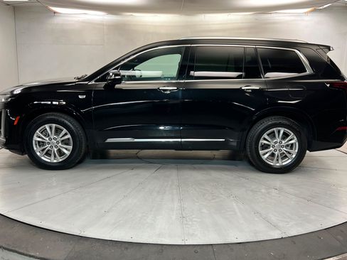 Used 2022 Cadillac XT6 Luxury FWD image 2