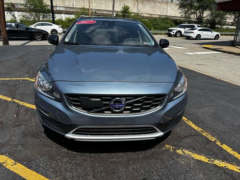 Used 2017 Volvo V60 T5 Cross Country w/ Convenience Package AWD/4WD image 2