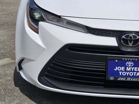 Used 2025 Toyota Corolla LE FWD image 5