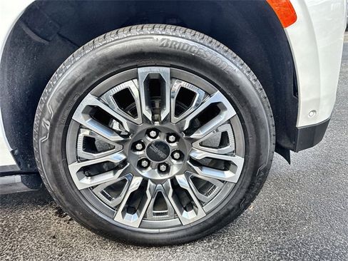 Used 2023 GMC Yukon Denali Ultimate image 10