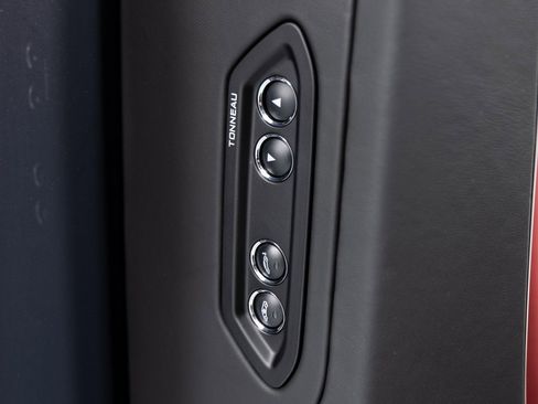 Used 2025 McLaren Artura Spider image 14