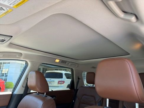 Used 2022 Nissan Pathfinder Platinum w/ Lighting Package (N92) FWD image 33