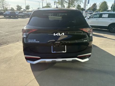 Used 2024 Kia Sportage EX AWD/4WD image 6