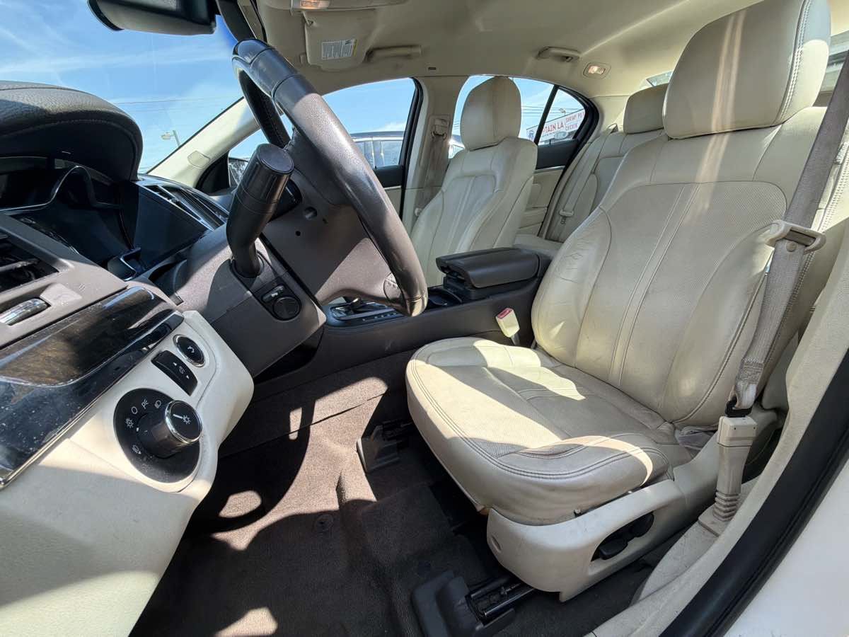 Used 2013 Lincoln MKS FWD image 6