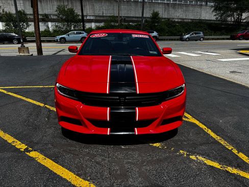 Used 2022 Dodge Charger SXT w/ Plus Group RWD image 2