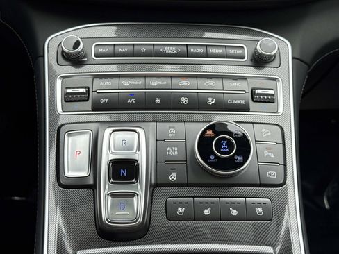 Certified 2023 Hyundai Santa Fe Limited AWD/4WD image 7