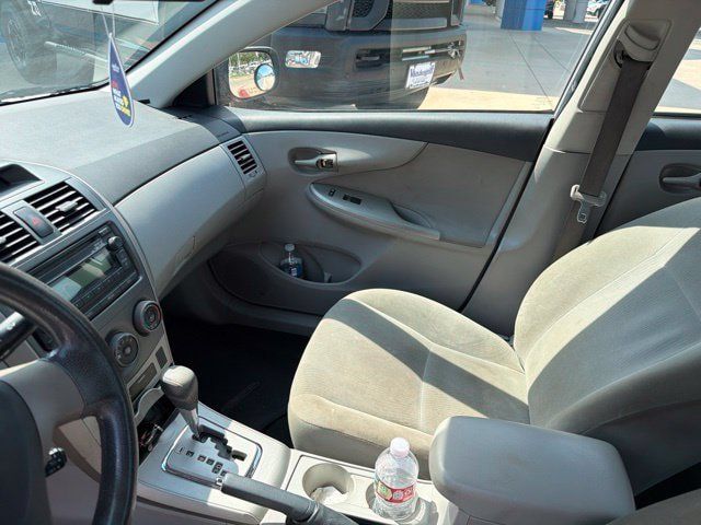 Used 2012 Toyota Corolla LE FWD image 17