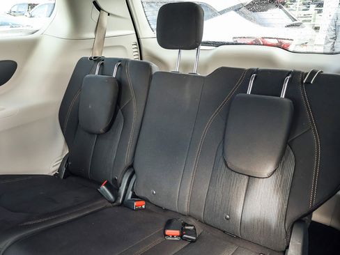 Used 2018 Chrysler Pacifica Touring Plus image 14