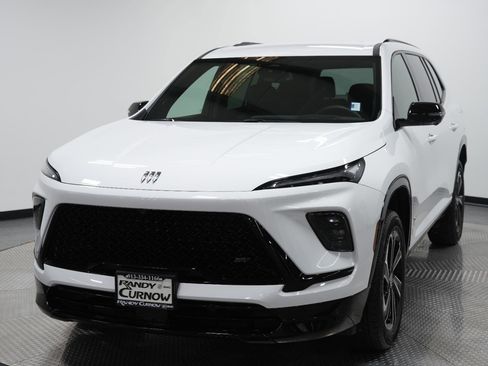 Used 2025 Buick Enclave Sport Touring image 3