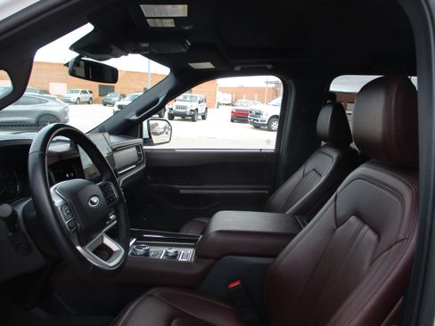 Used 2024 Ford Expedition Max Limited image 12