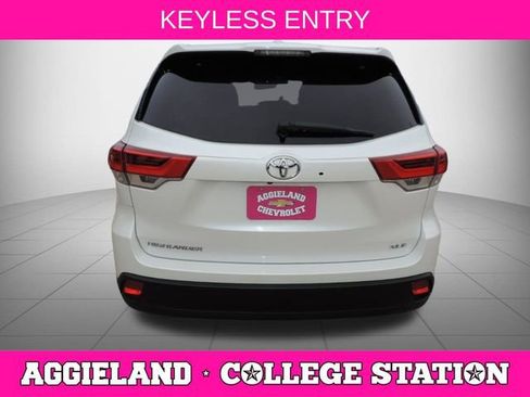 Used 2019 Toyota Highlander XLE FWD image 5