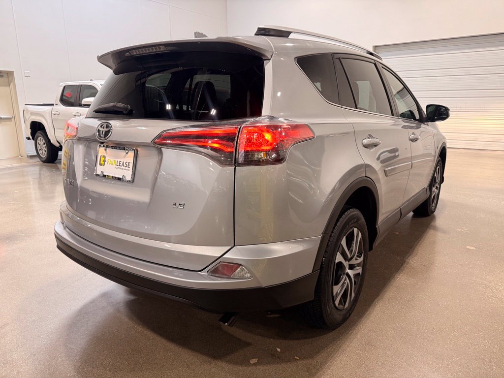 Used 2016 Toyota RAV4 LE FWD image 5